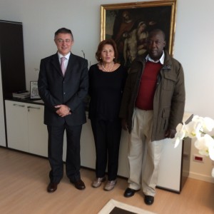 Il Dott. Carlo Nicora con Tullia Vecchi e il Dg Ugandese Opira Cyprian